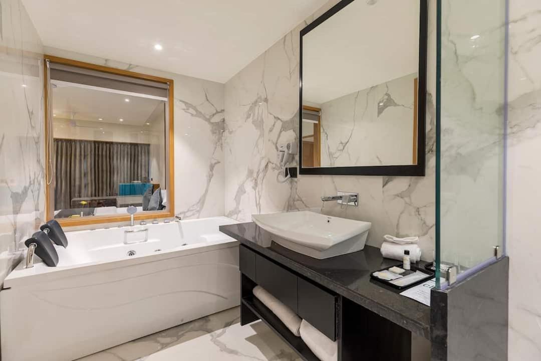 Sunotel Saputara Extérieur photo