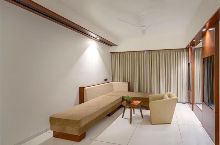 Sunotel Saputara Extérieur photo